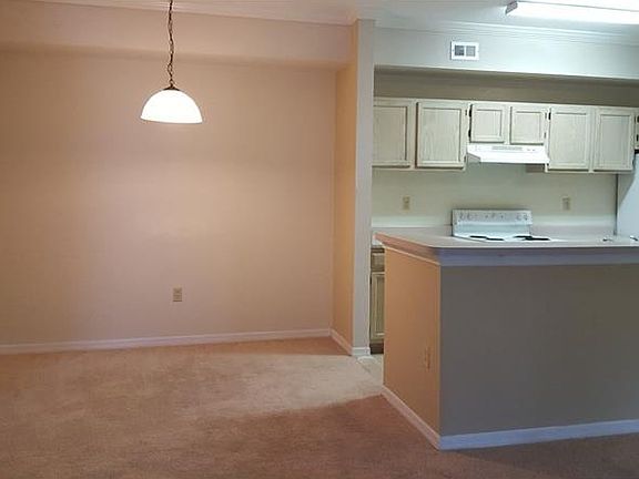 3rd image of 5610 Pinnacle Heights Cir APT 206