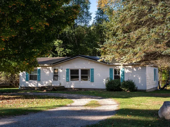 1021 Cortez Dr, Weidman, MI 48893