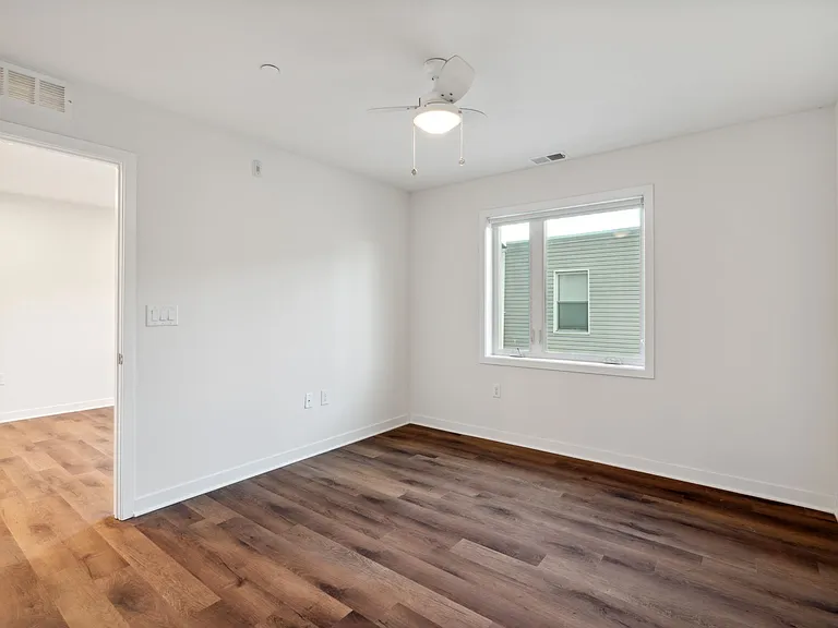 Graduate Pointe — Photo 98