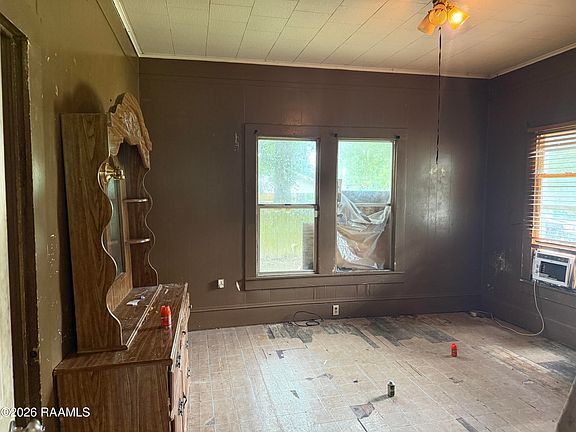 2nd image of 607 Bombay St