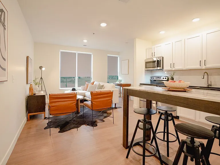 476 Taylor Apartments — Photo 41
