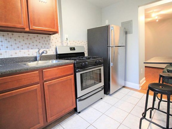 5th image of 1466 Myrtle Ave #3RR