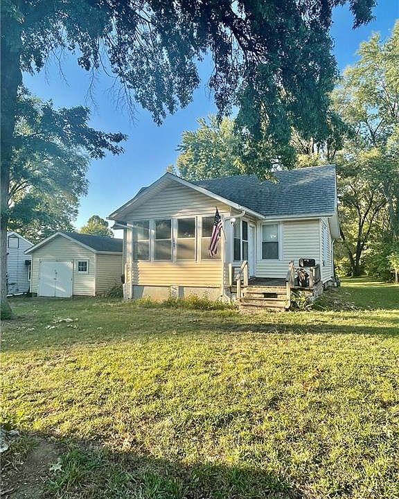 1st image of 1420 W 27th St S