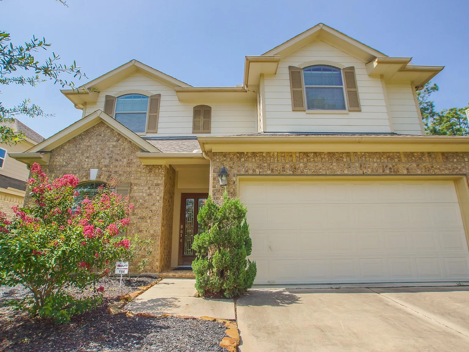 4 bed, 2.5 bath, 2340 sqft, $3,000 — Photo 4