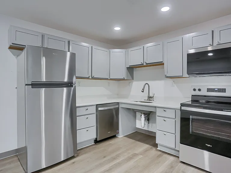 124 Kathleen Dr #1 — Photo 22