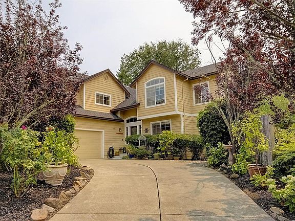 FANTASTIC WINE COUNTRY HOME ON A FLAG LOT OVERLOOKING N. HEALDSBURG. CUSTOM-QUALITY HOME INCLUDES ALL THE FEATURES YOUR MOST DEM