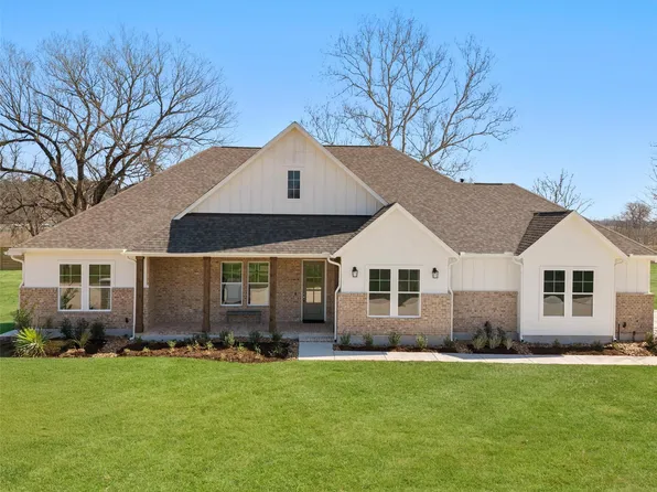 151 Moonlight Dr, Smithville, TX 78957