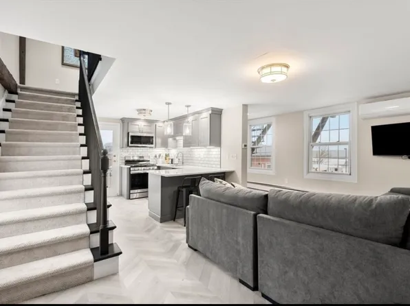 137 Water St #3, Newburyport, MA 01950