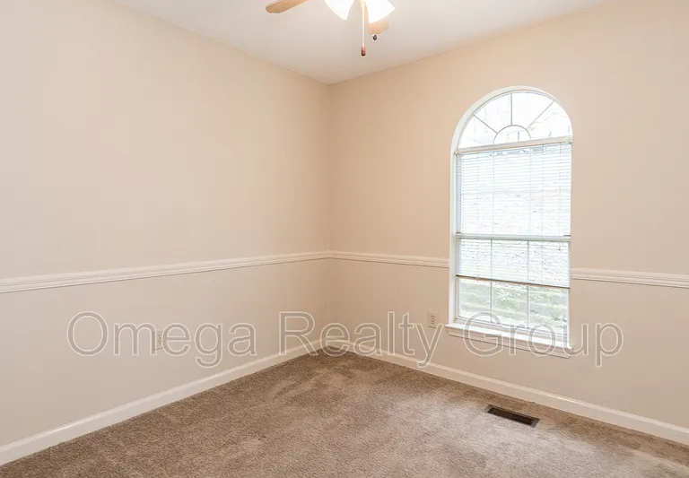 6770 Charles Dr — Photo 29