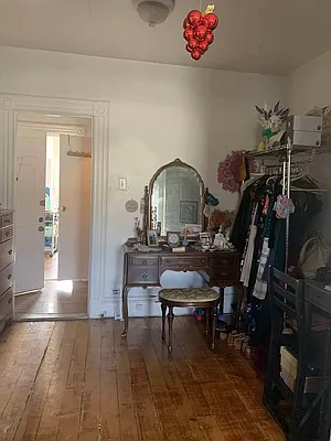 Rented by Standard Living Realty Inc | media 8