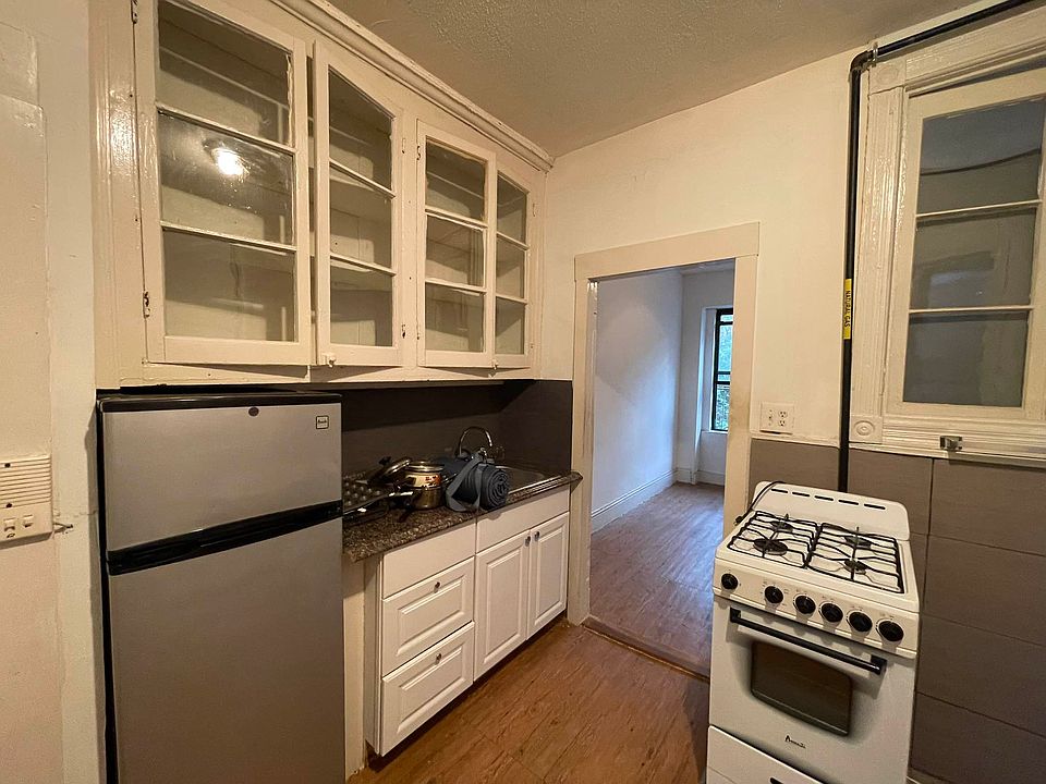 1st image of 165 E 99th St APT 18