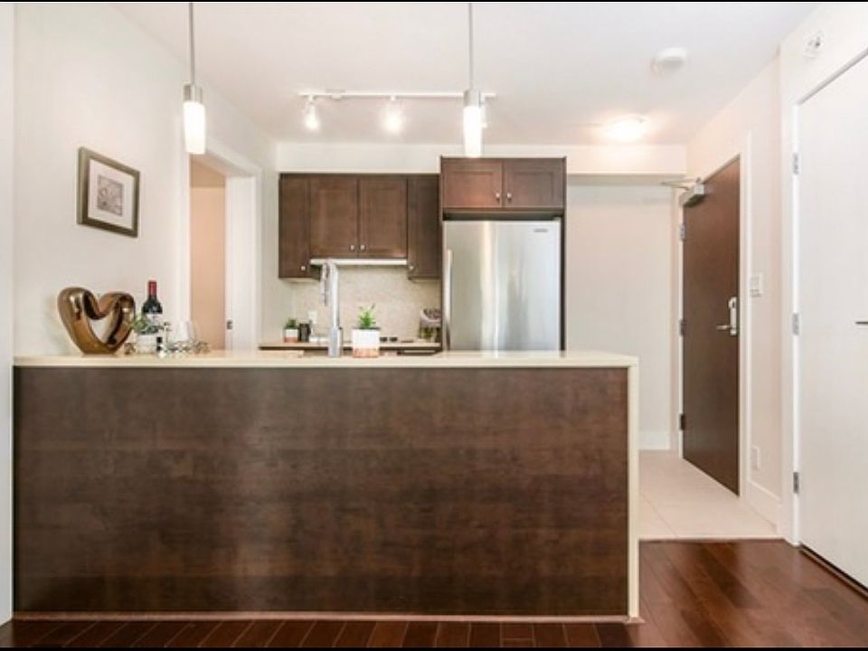 2nd image of 888 Homer St #5