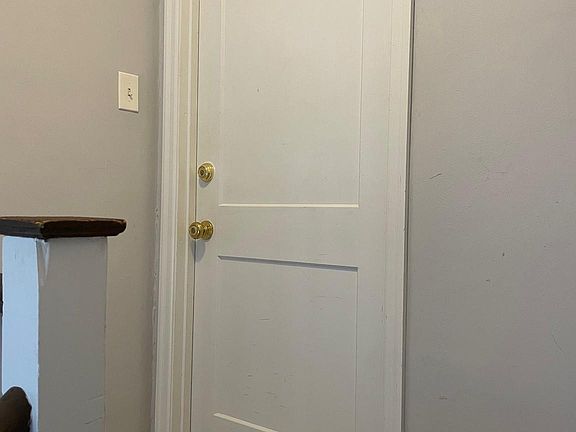 3rd image of 20 Greenhill Rd APT B