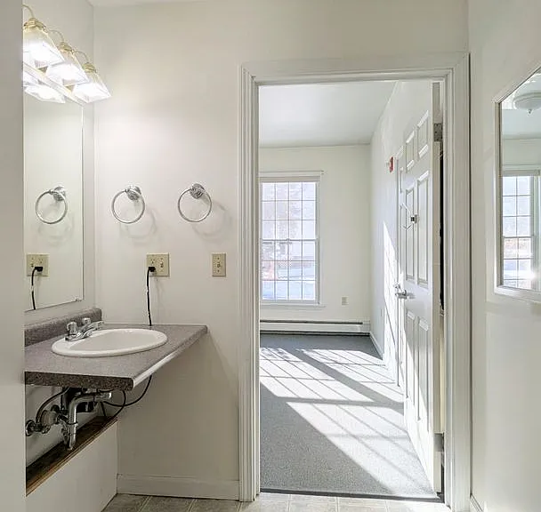 Howell House — Photo 25