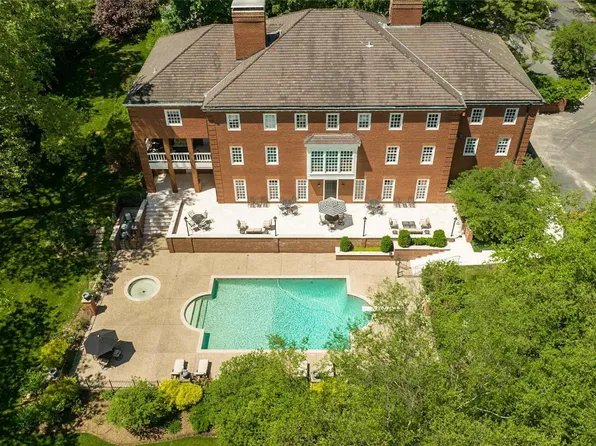 950 Tirrill Farms Rd, Saint Louis, MO 63124