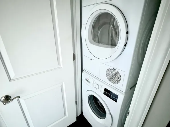 18-25 Ditmars Boulevard image 5 of 6