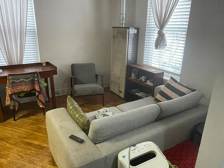 45 Louisa St #C — Photo 3
