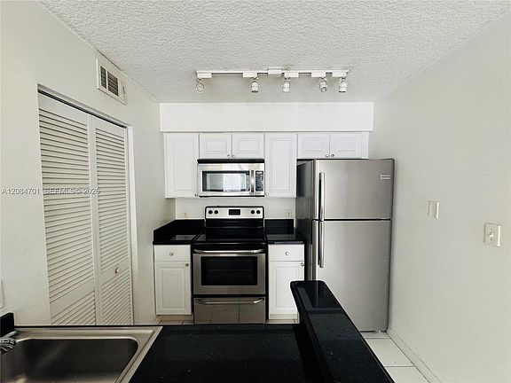 3rd image of 630 S Park Rd #293