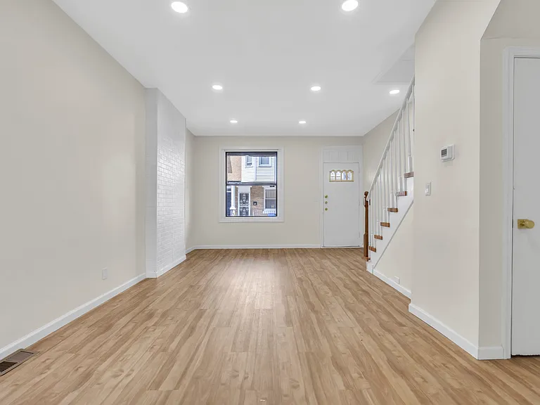 241 N Ruby St — Photo 17