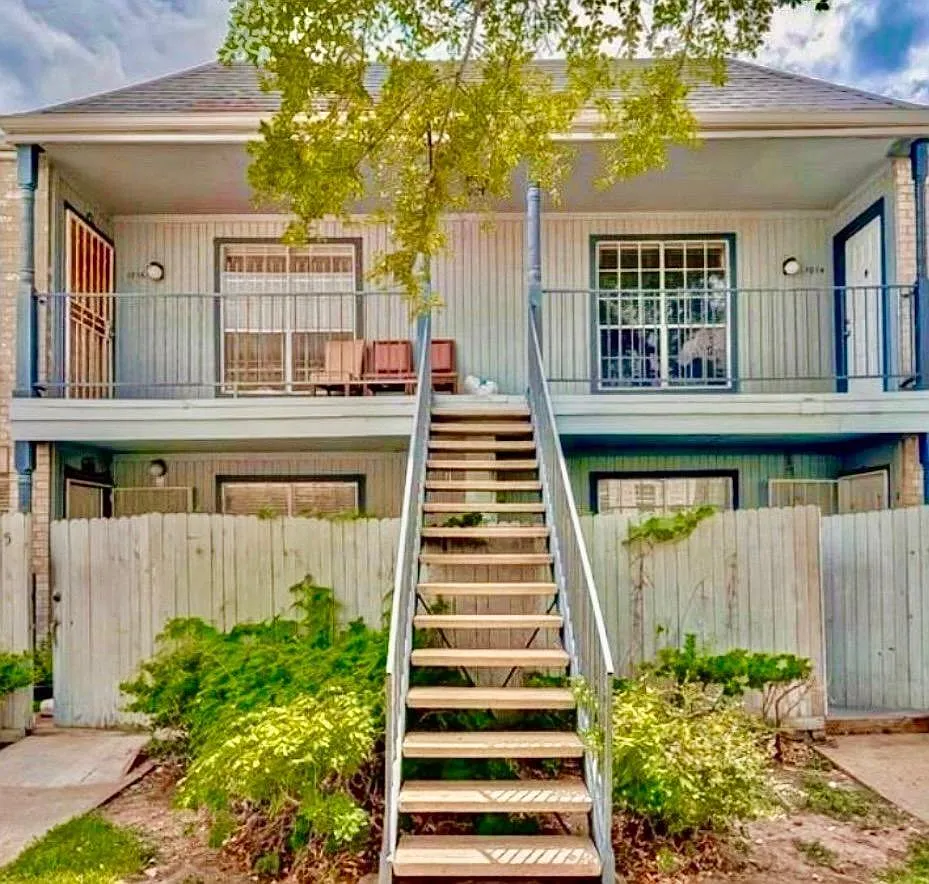 2 bed, 2.0 bath, 937 sqft, $1,300 — Photo 1
