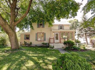 38 S Elm St, Oconomowoc, WI 53066