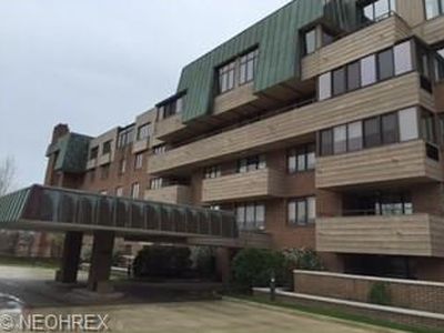 5200 Three Village Dr APT 4H, Lyndhurst, OH, 44124