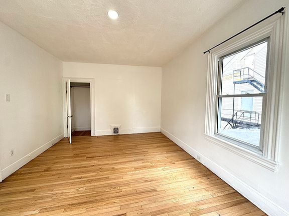 3rd image of 56 Pinckney St #2