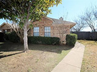 2304 Kingsford Ct, Arlington, TX 76017