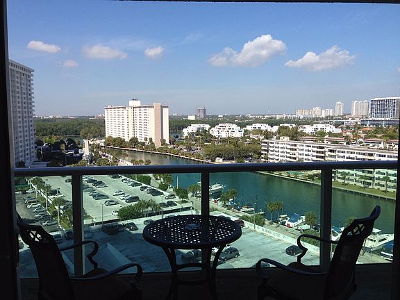 4th image of 100 Bayview Dr APT 1201
