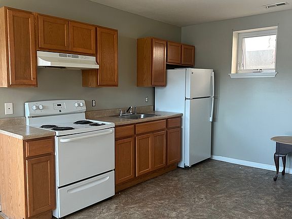 4th image of 52 Gates Ave #3