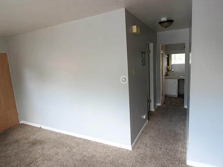 1425 Bunting Ave — Photo 9