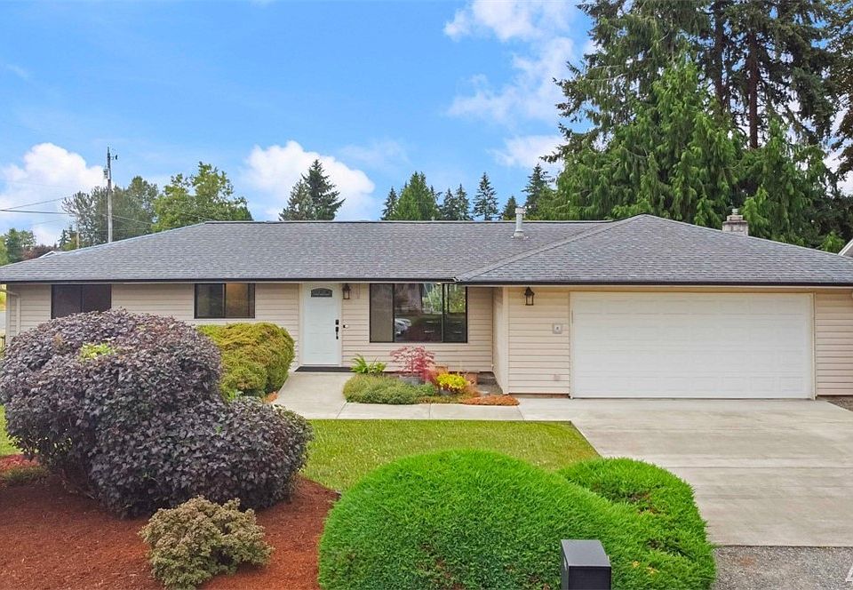 1325 sq. ft. 3 bed 2.75 bath rambler in desirable Edgewood.