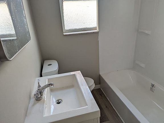 4th image of 5300 Bancroft Ave #2F