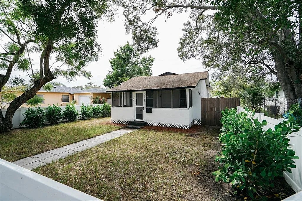 3 bed, 1.0 bath, 819 sqft, $2,400 — Photo 1