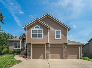 4407 SW Rivulet Dr, Lees Summit, MO 64082