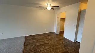 Lakeside Village Apartments — Photo 107