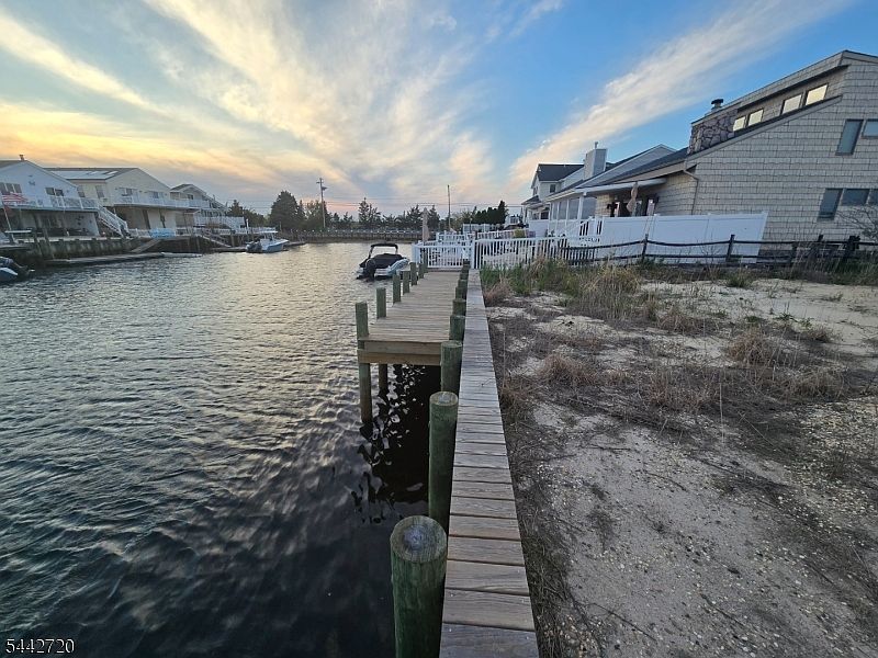 1st image of 10 S Miami Dr