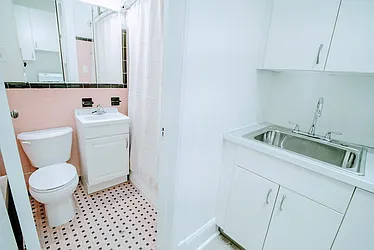 Rented by R New York