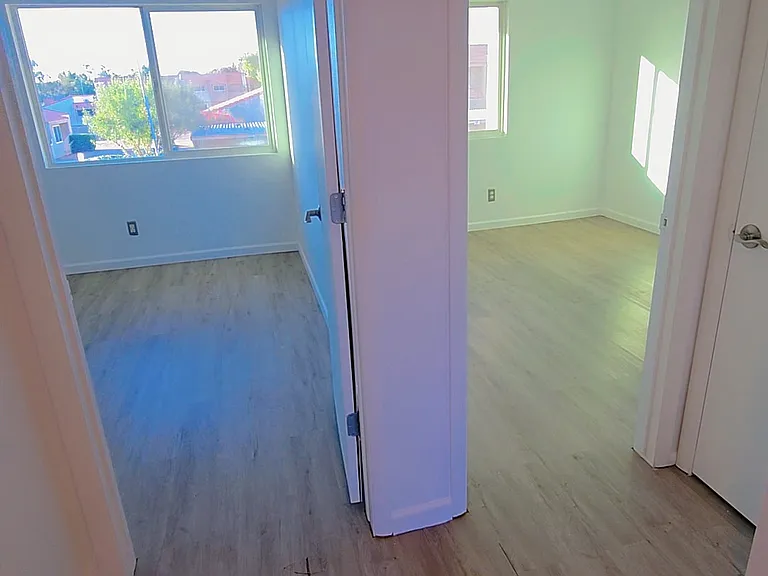 4834 W Rose Ln — Photo 5