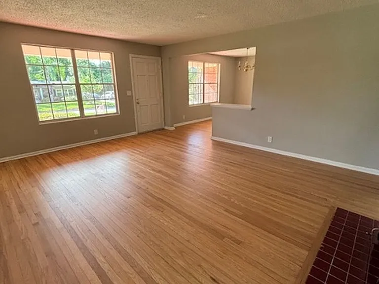 5321 Rollins Ave — Photo 3