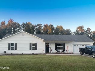 305 Boss Ct, Richlands, NC 28574