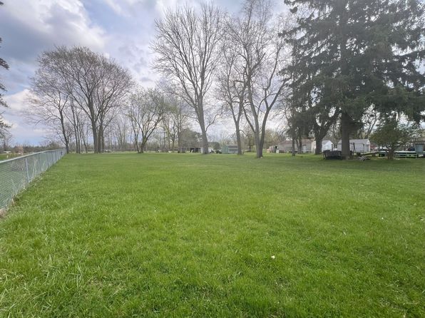 1483 S Belsay Rd, Burton, MI 48509