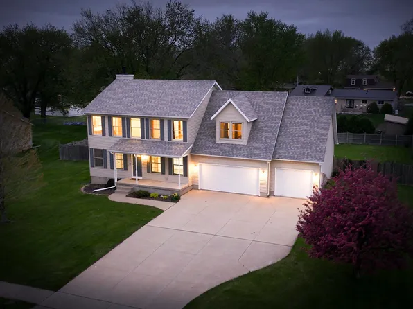 3212 Hunter Ln, Eldridge, IA 52748