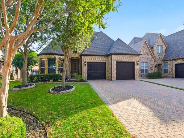 8420 Town Walk Dr, North Richland Hills, TX 76182