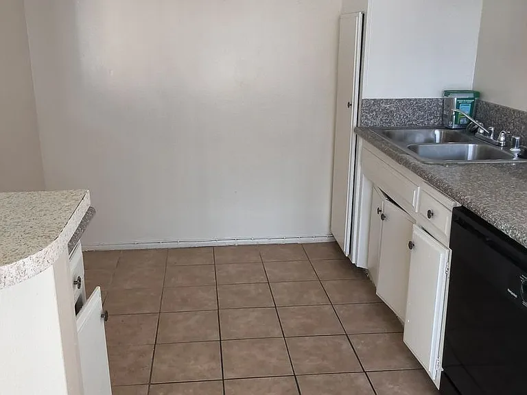 109 Almansor St — Photo 17