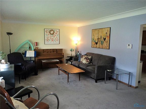 4th image of 921 Gustin Ave