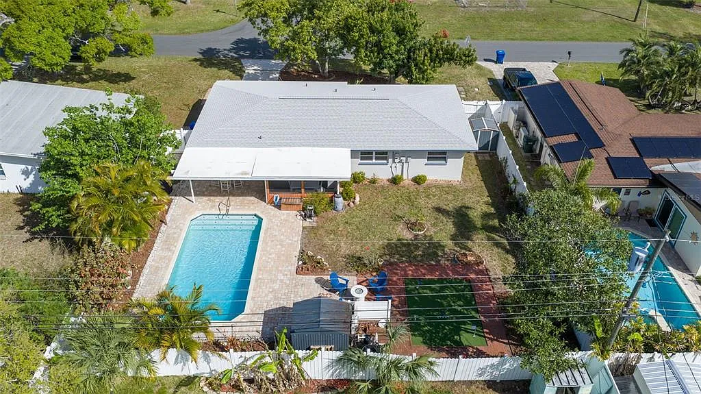 3 bed, 2.0 bath, 1278 sqft, $3,800 — Photo 3
