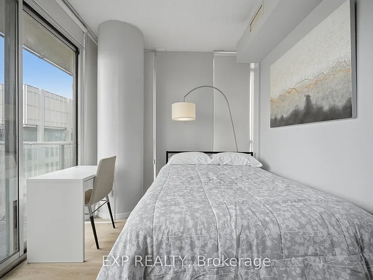 126 Simcoe St #1907 — Photo 24