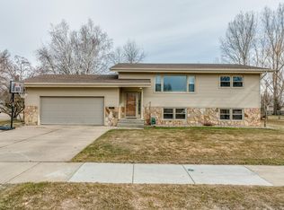 1527 E Omaha Dr, Bismarck, ND 58504