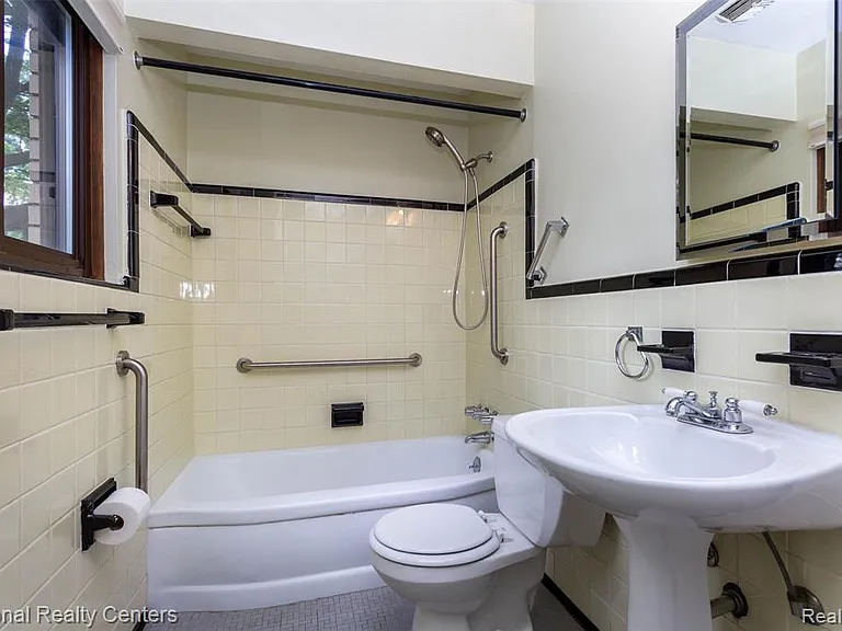 2475 Lafay Dr — Photo 14